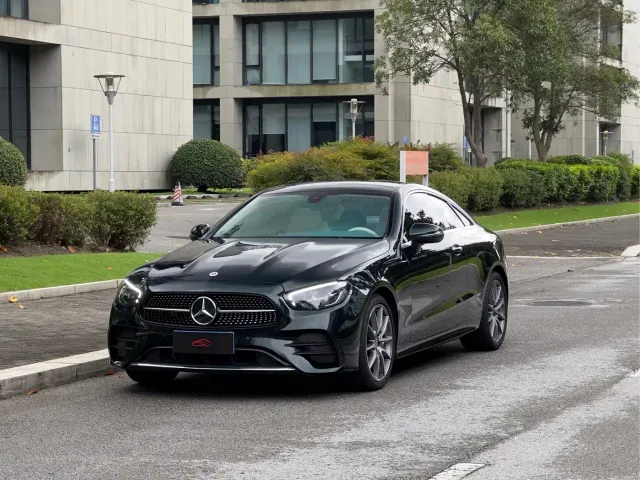 Фотография автомобиля — Mercedes-Benz E-Class
