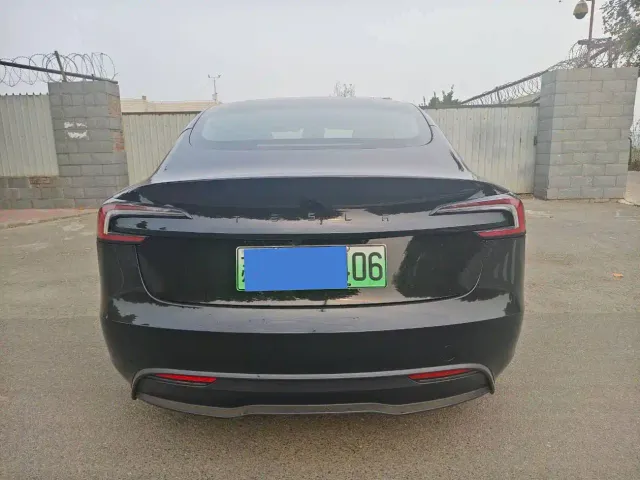 Tesla Model 3 — Фото автомобиля 5