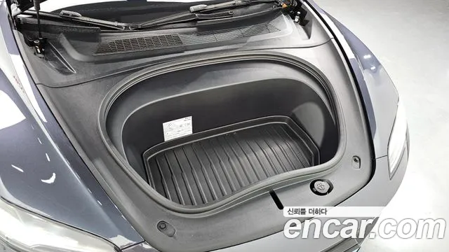 Tesla Model 3 — Фото автомобиля 9