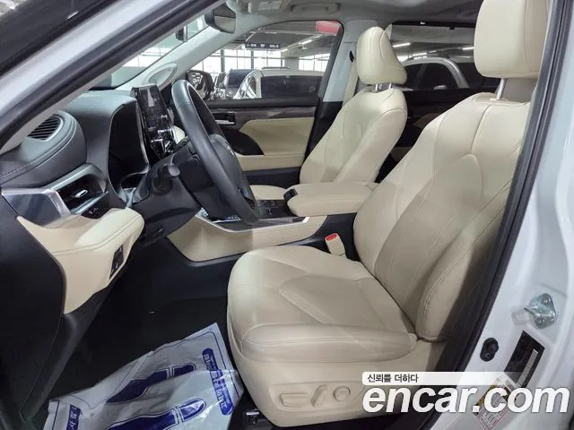 Toyota Highlander — Фото автомобиля 10