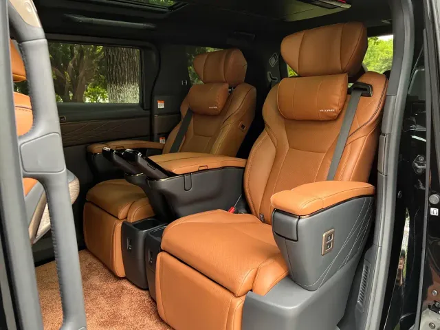 Toyota Alphard — Фото автомобиля 6
