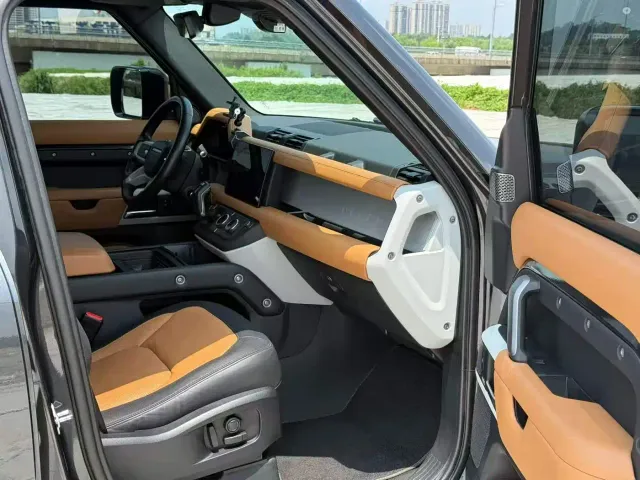 Land Rover Defender — Фото автомобиля 5