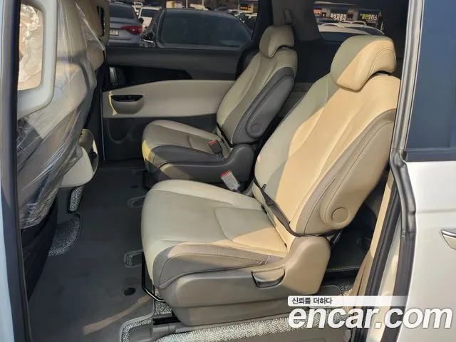 Kia Canival — Фото автомобиля 8