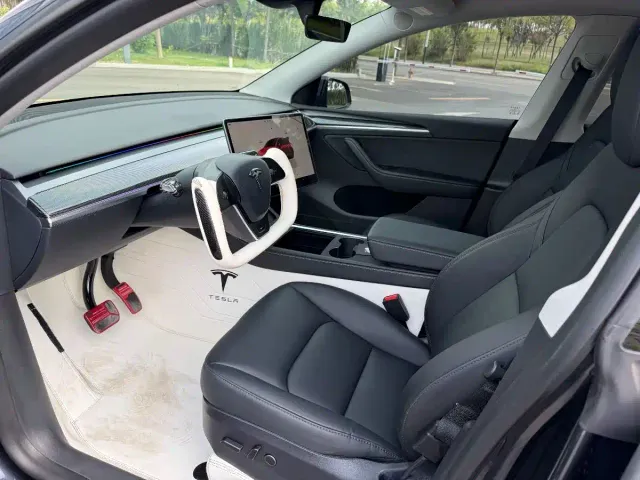 Tesla Model Y — Фото автомобиля 7