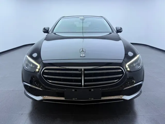 Mercedes-Benz E-Class — Фото автомобиля 2