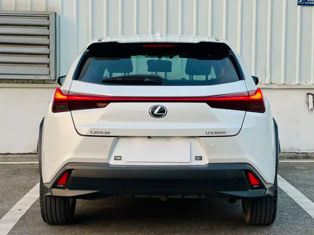Lexus UX — Фото автомобиля 8
