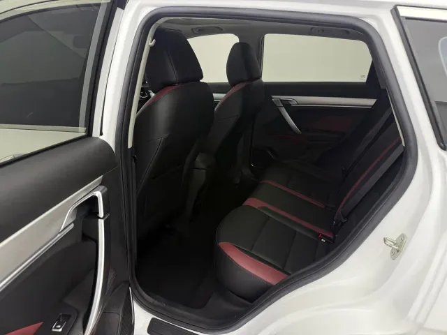 Geely Binyue — Фото автомобиля 14