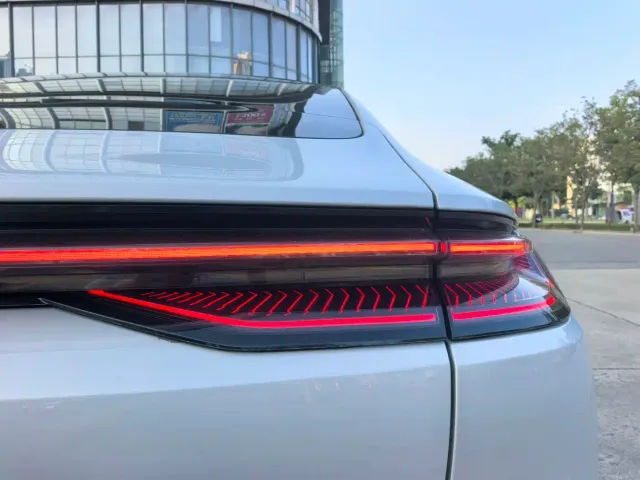 Geely Galaxy E8 — Фото автомобиля 13