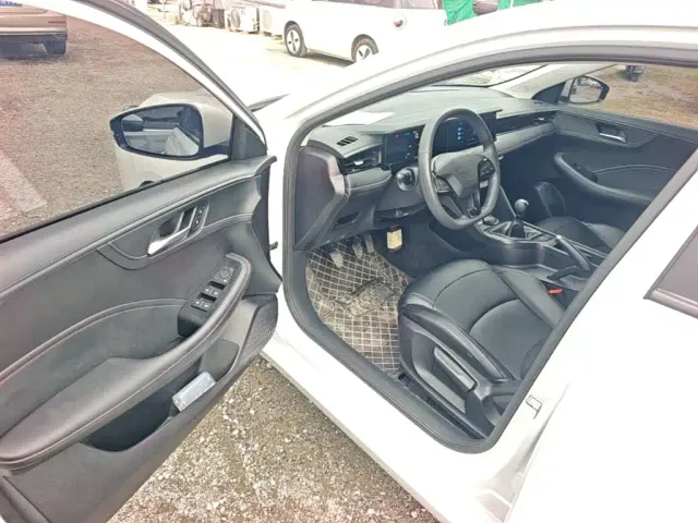 Roewe i5 — Фото автомобиля 15