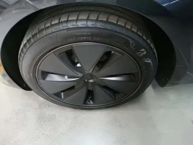 Tesla Model 3 — Фото автомобиля 22