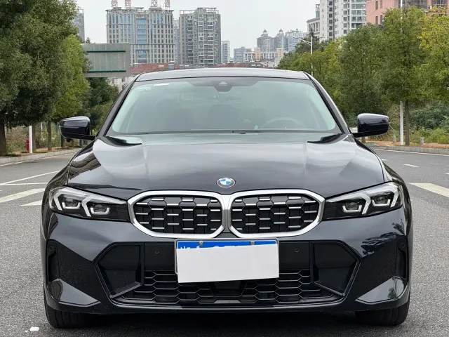 BMW 3 Series — Фото автомобиля 2