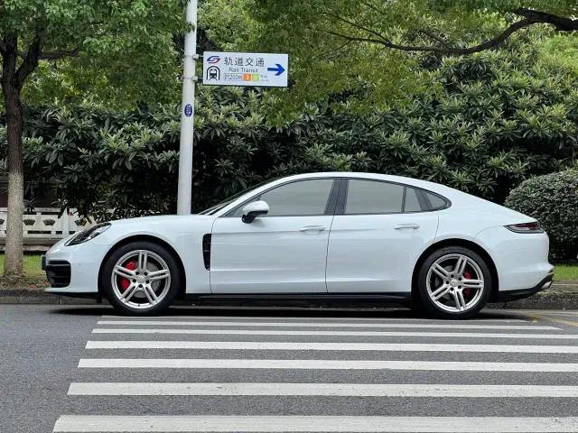 Porsche Panamera — Фото автомобиля 21