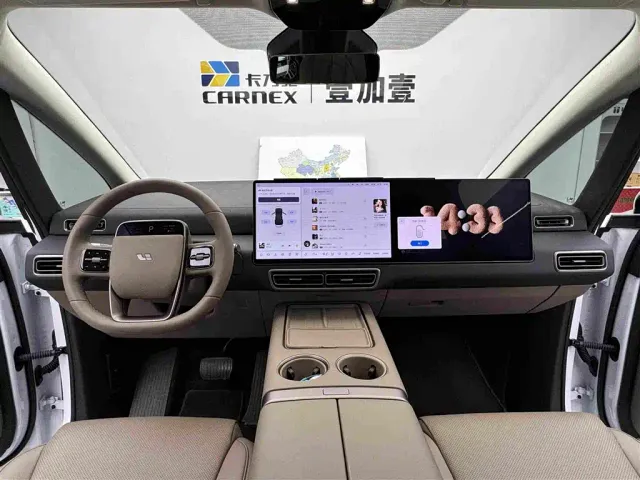 Li Auto MEGA — Фото автомобиля 11