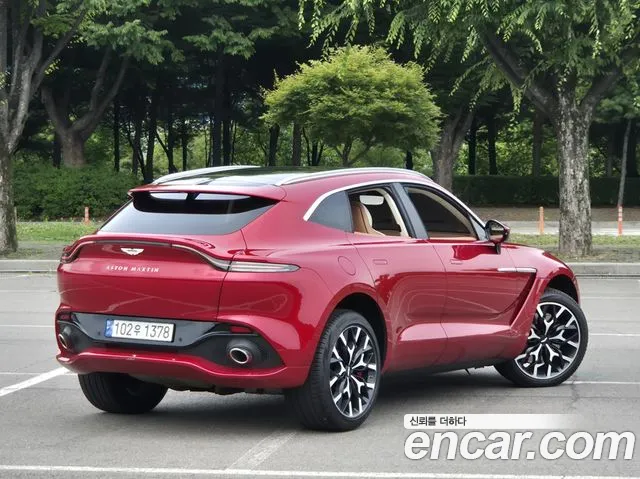 Aston Martin DBX — Фото автомобиля 2