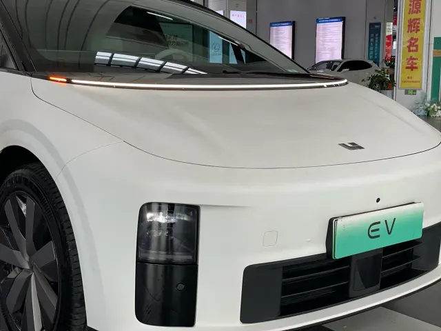 Li Auto i6 — Фото автомобиля 8