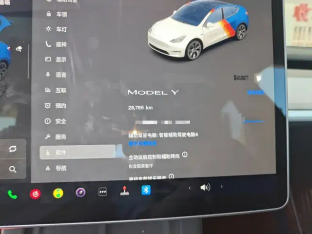 Tesla Model Y — Фото автомобиля 11