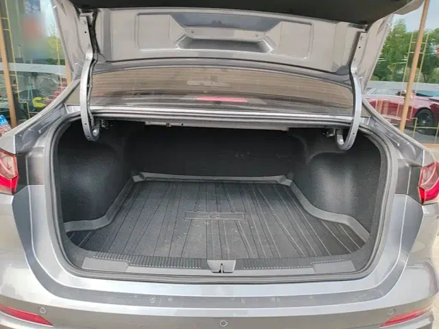Roewe i5 — Фото автомобиля 18