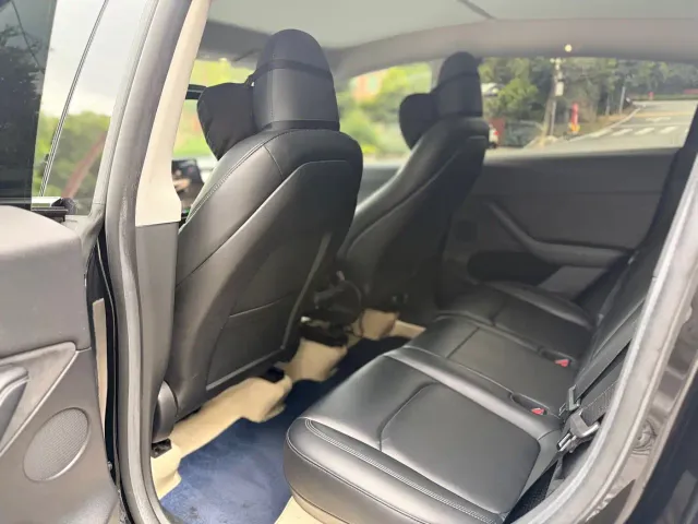 Tesla Model Y — Фото автомобиля 5