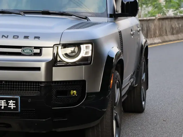 Land Rover Defender — Фото автомобиля 7