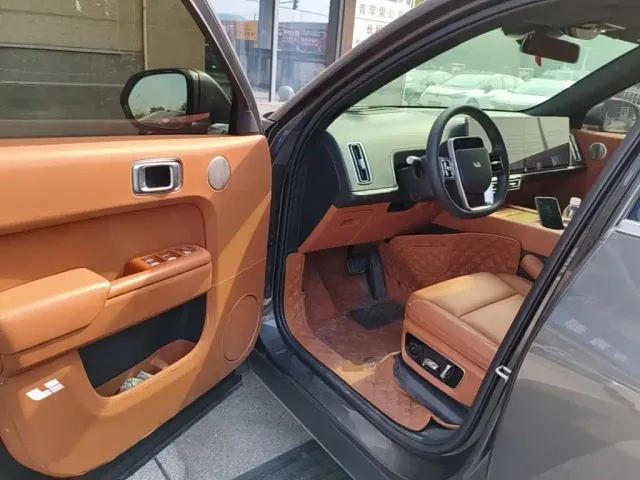 Li Auto L7 — Фото автомобиля 15