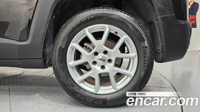 Jeep Renegade — Фото автомобиля 20