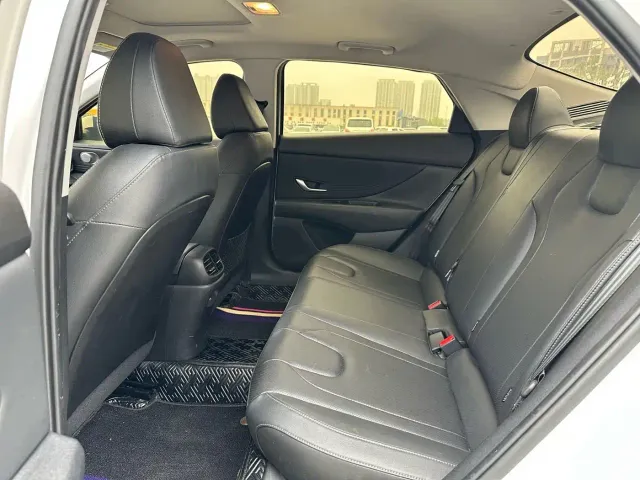 Hyundai Elantra — Фото автомобиля 10