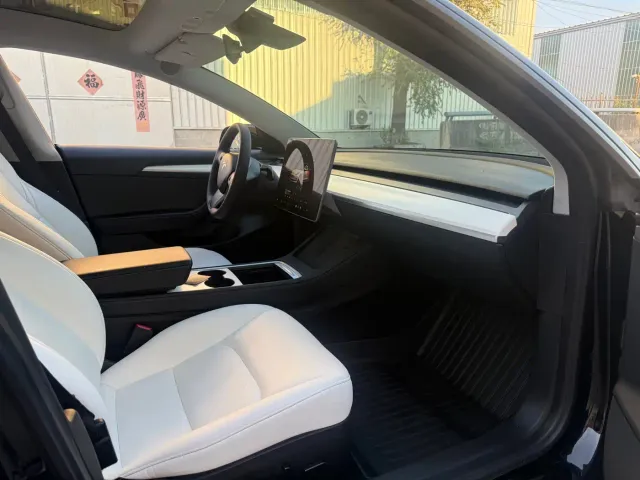 Tesla Model 3 — Фото автомобиля 7