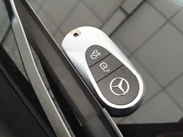 Mercedes-Benz E-Class — Фото автомобиля 8