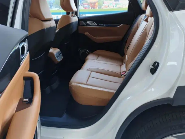 Geely Boyue L — Фото автомобиля 11