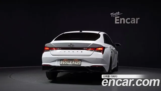 Hyundai AVANTE Avante (CN7) — Фото автомобиля 4