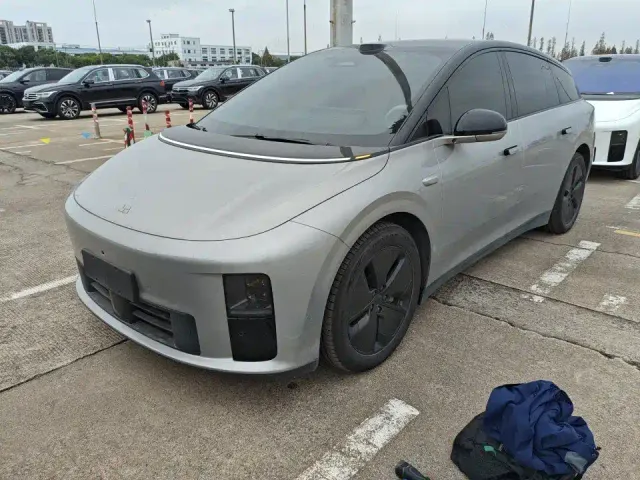 Фотография автомобиля — Li Auto i6