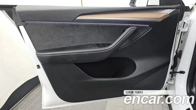 Tesla Model Y — Фото автомобиля 13