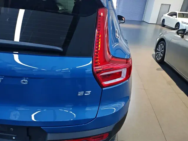 Volvo XC40 — Фото автомобиля 7