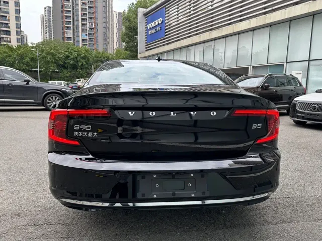 Volvo S90 — Фото автомобиля 7
