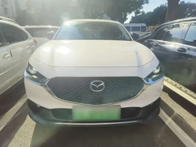 Mazda CX-30 EV — Фото автомобиля 2