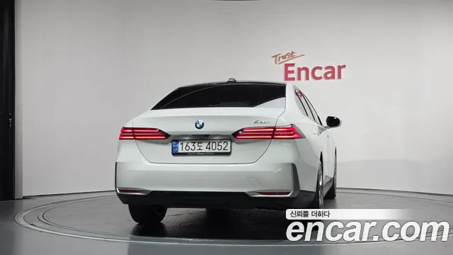 BMW 5 Series G60 — Фото автомобиля 4