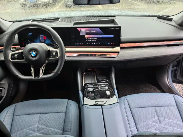 BMW 5 Series — Фото автомобиля 16