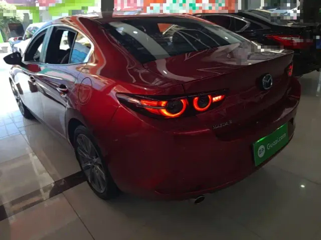 Mazda Axela — Фото автомобиля 4