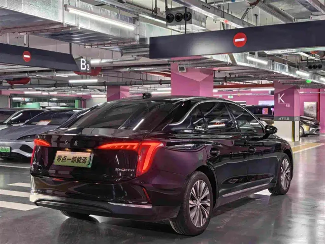 Hongqi E-QM5 — Фото автомобиля 4