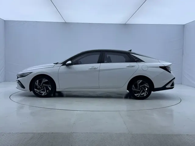 Hyundai Elantra — Фото автомобиля 7