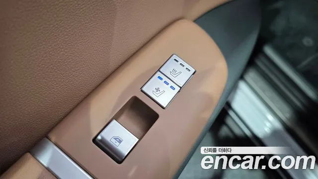 Hyundai Grandeur Grandeur (GN7) 2.5 Бензин 2WD — Фото автомобиля 17