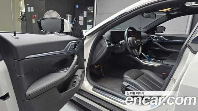 BMW i4 — Фото автомобиля 15