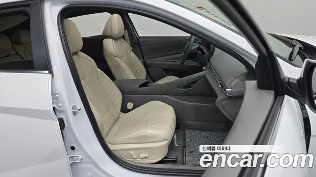 Hyundai Avante CN7 — Фото автомобиля 16