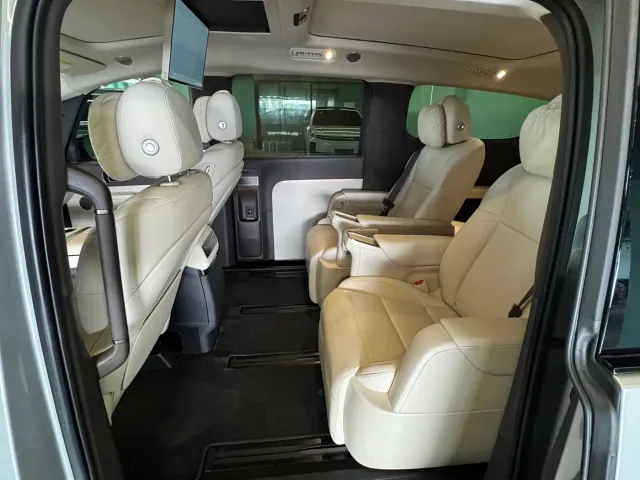 Li Auto MEGA — Фото автомобиля 8