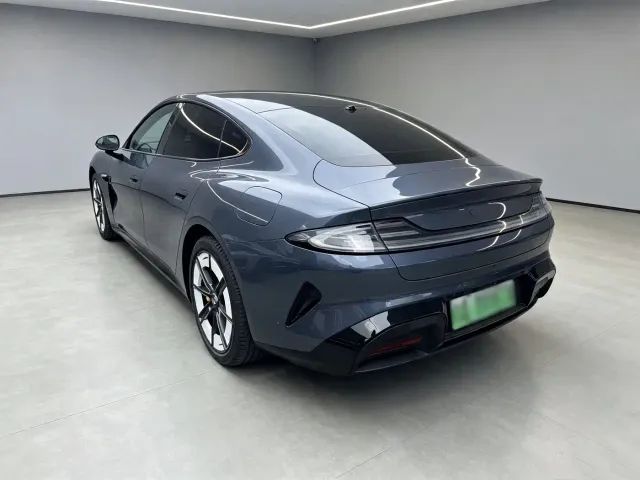 Xiaomi SU7 — Фото автомобиля 9