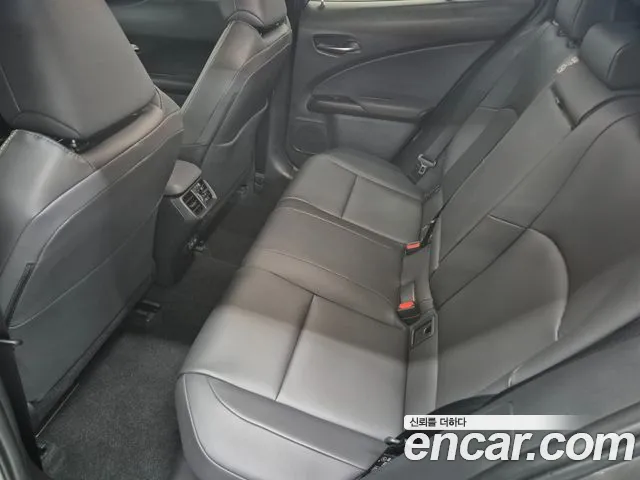 Lexus UX UX300h — Фото автомобиля 11