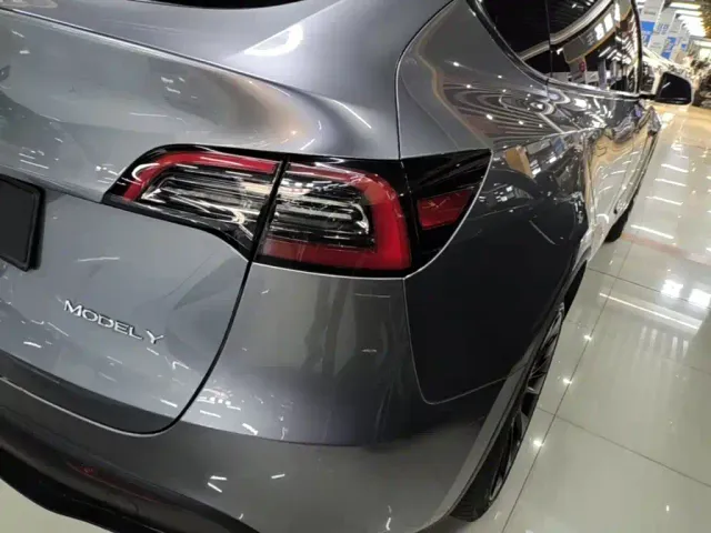 Tesla Model Y — Фото автомобиля 7