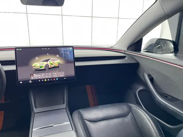 Tesla Model 3 — Фото автомобиля 8