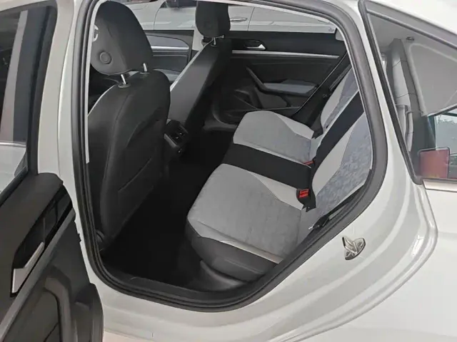 Volkswagen Lavida — Фото автомобиля 16