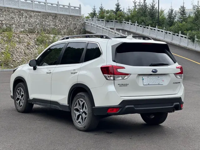 Subaru Forester — Фото автомобиля 4